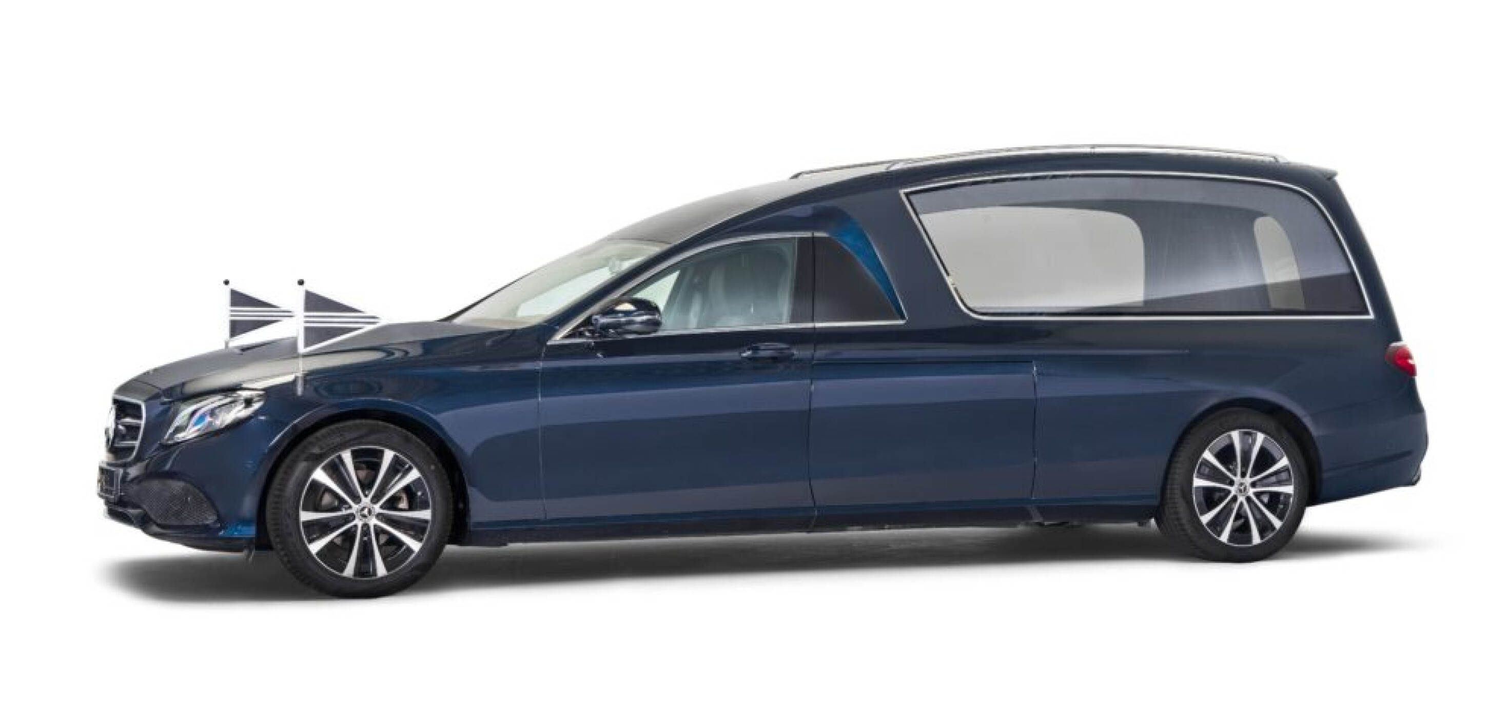 Mercedes-Rouw-Blauw-Glas-2021-2-1-980x466.jpg