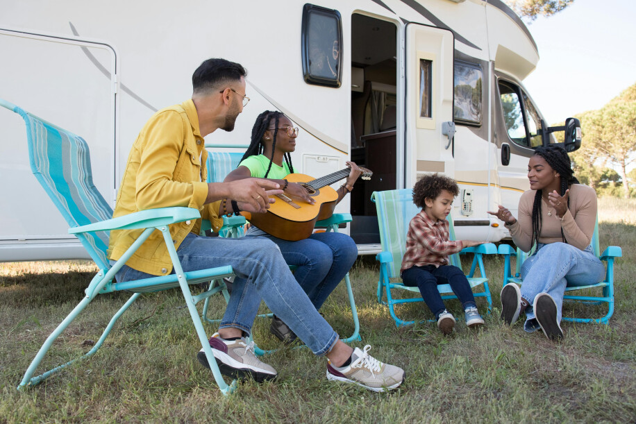 Een overleden dierbare herdenken op de camping: intiem, natuurlijk en liefdevol