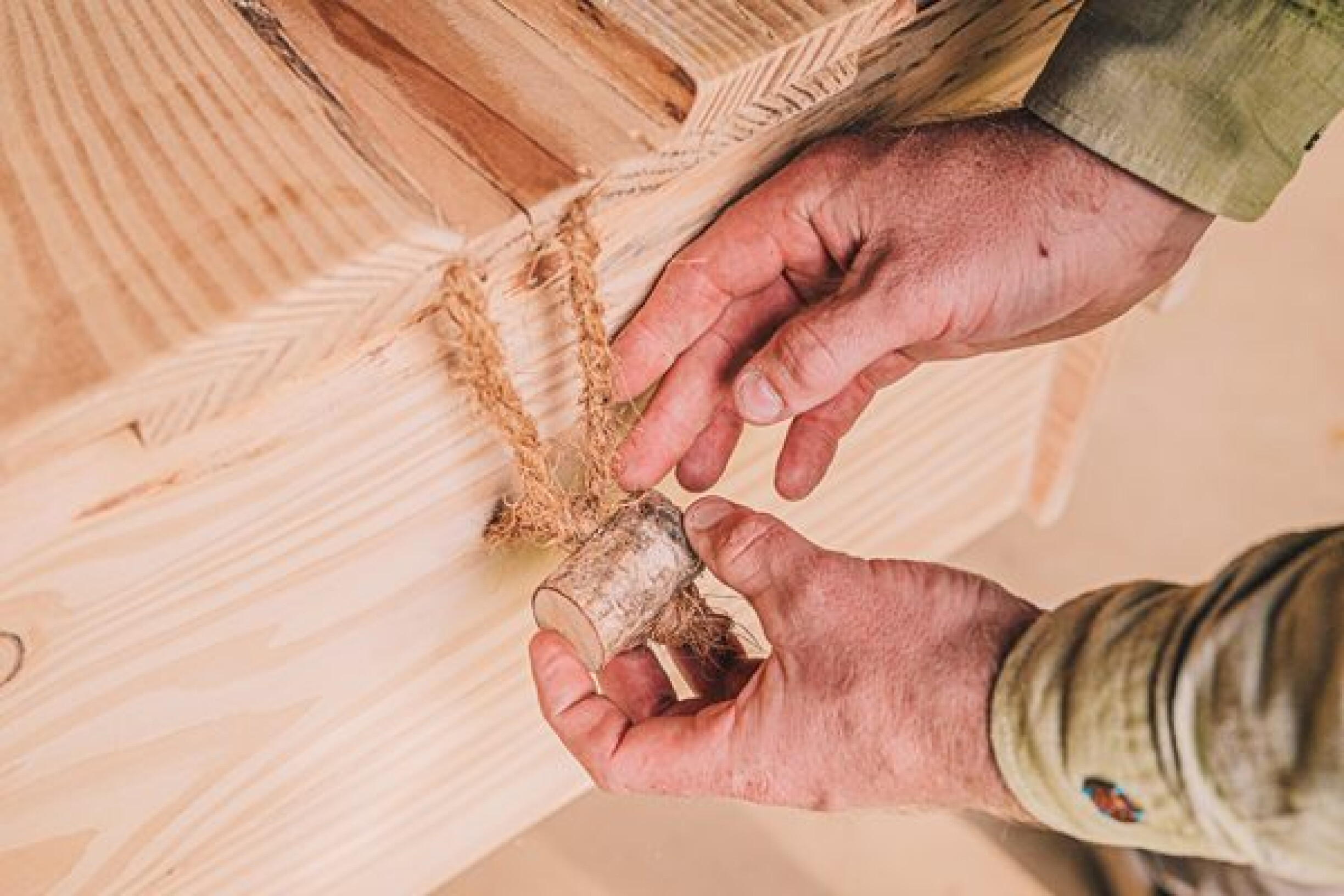 Emotiekist-vasthouden_detail_hout-600x400.jpg
