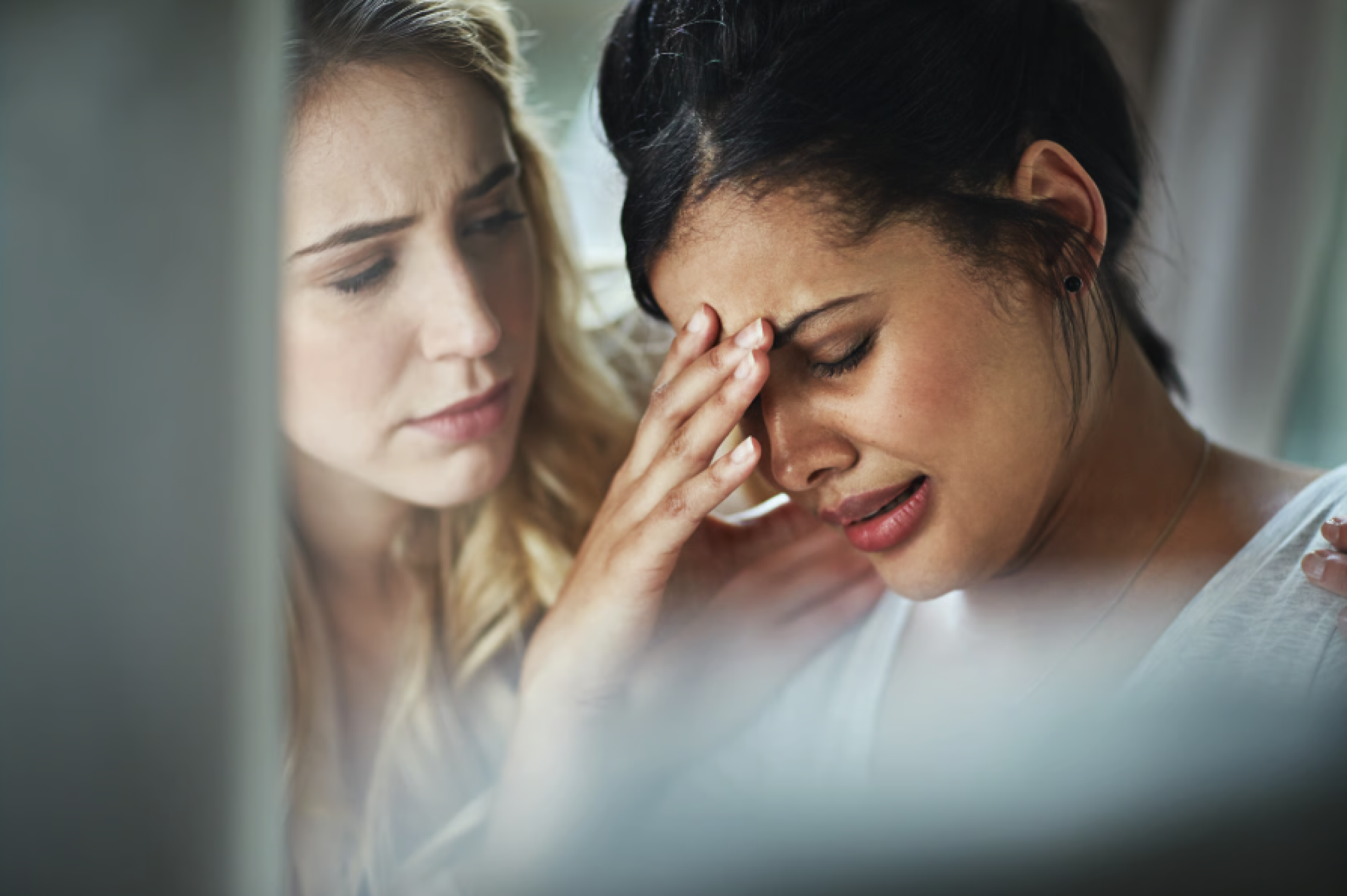 Rouwen om je ex: hoe ga je om als je niet bij de uitvaart kunt zijn?