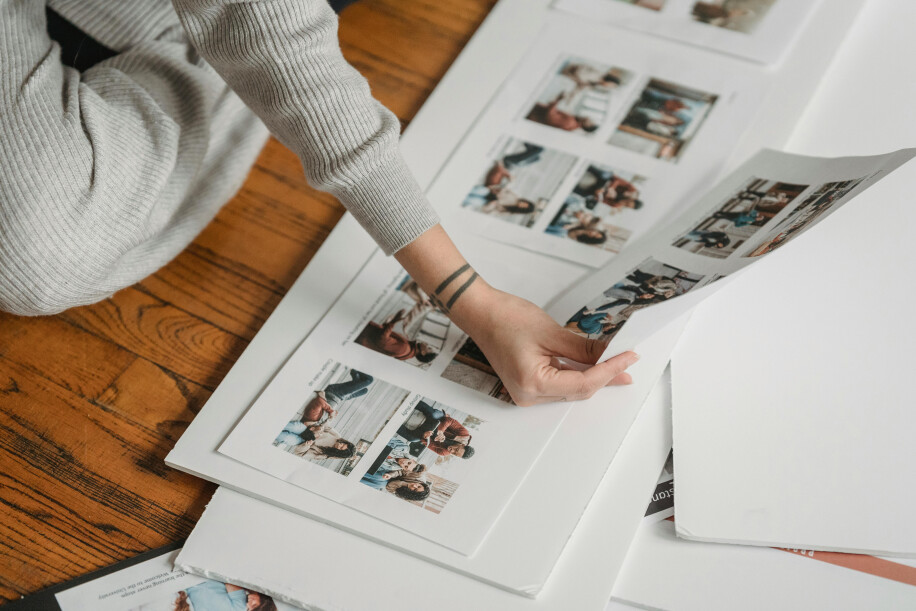 Hoe kies je de beste foto’s voor een fotopresentatie bij een uitvaart?