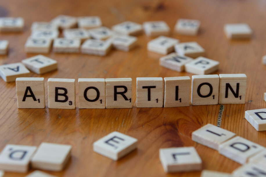 Rouwen na een abortus: hoe ga je om met gevoelens van verlies?