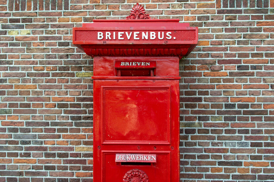 PostNL verhoogt prijs: rouwzegel stijgt naar 3,25 euro