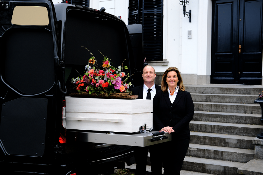 Uitvaartbus Nederland, nog één keer samen op weg